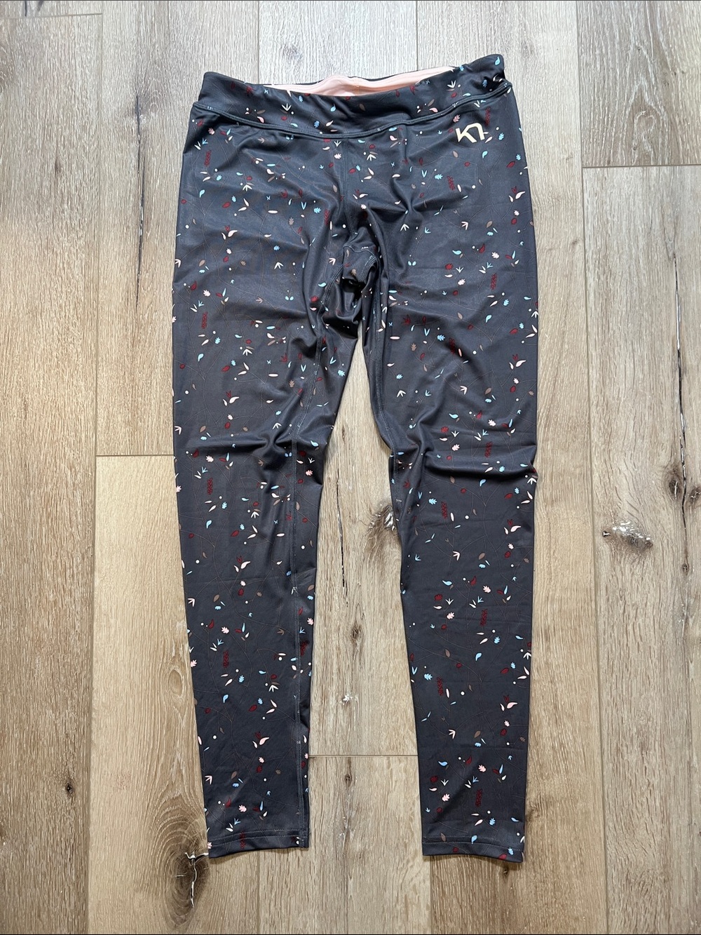 Kari Traa ~ Misses M Charcoal Leggings/Base Layer with Multi Floral Print